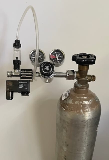 CO2 Cylinder with Regulator and Bubble Counter
